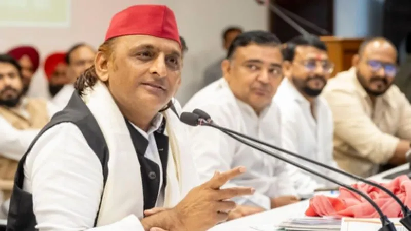 ‘तेरहवीं तक तो रुक जाते…’ परिवार में मातम और अखिलेश करने लगे सियासत! योगी के मंत्री ने आईना दिखा दिया