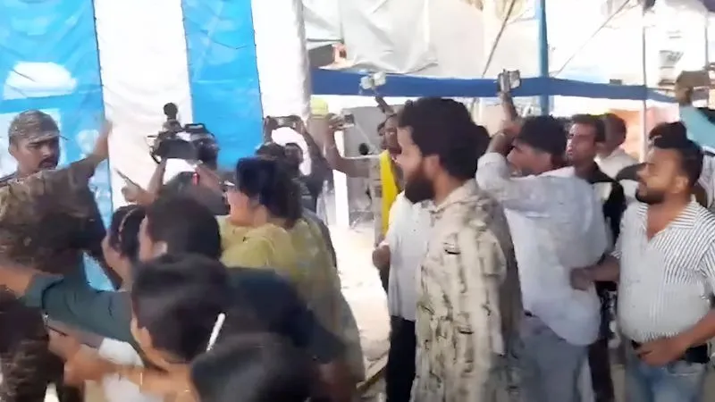 पश्चिम बंगाल में हार देख बौखलाईं 'ममता दीदी' की सेना, TMC समर्थकों ने कई जिलों में मचाया बवाल; पुलिस को करना पड़ा लाठीचार्ज
