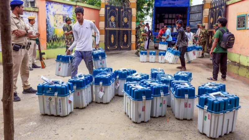 बंगाल चुनाव- मतगणना केंद्र पर परिंदा भी नहीं मार पाएगा पर, चुनाव आयोग ने तैयार किया QR सुरक्षा कवच, बिना स्कैनिंग नहीं मिलेगी एंट्री