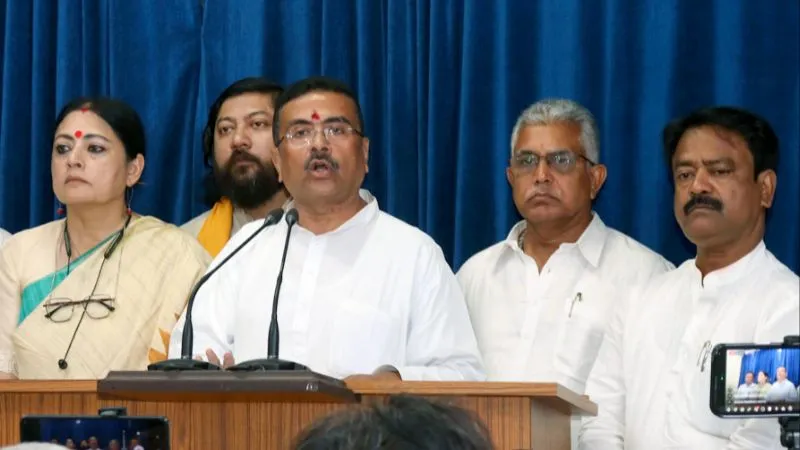 बंगाल में मंत्रियों के विभाग का बंटवारा, दिलीप घोष को ग्रामीण तो निसिथ को खेल… जानें किसी मिली कौन सी जिम्मेदारी