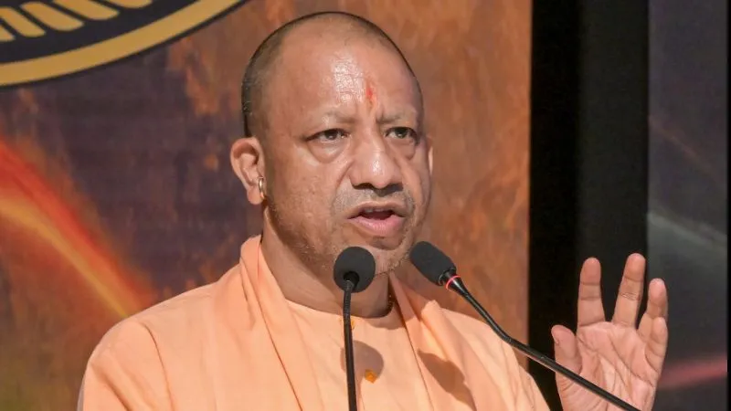 PM मोदी के खिलाफ अमर्यादित टिप्पणी… सपा सांसद पर बरसे CM योगी, कहा- मानसिक दिवालियापन का शिकार