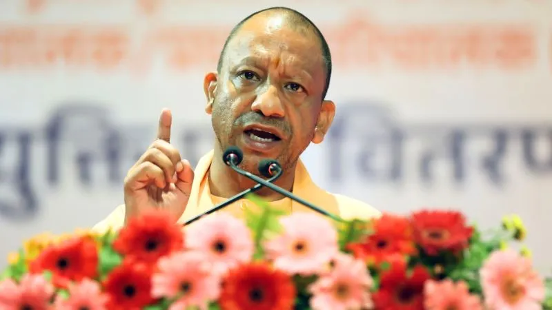 पश्चिम एशिया संकट से निपटने के लिए सीएम योगी की अपील, पब्लिक ट्रांसपोर्ट-रिन्यूएबल एनर्जी जैसे विकल्प अपनाकर निभाएं दायित्व