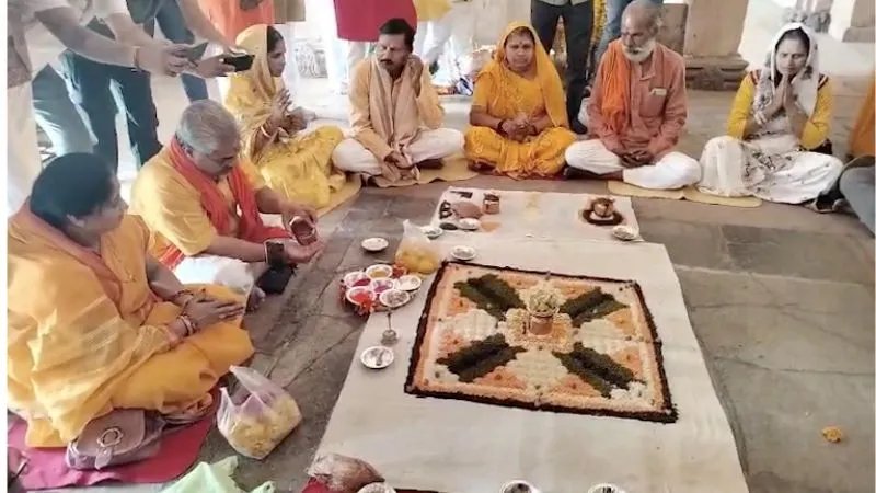 घंटा-घड़ियाल और मंत्रोच्चार… धार के भोजशाला में हिंदू पक्ष बड़ी जीत के बाद उमड़ा आस्था का सैलाब
