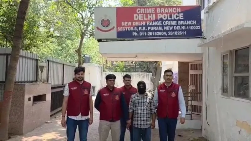 इंजीनियरिंग की डिग्री, ट्यूशन का धंधा… और फिर जुर्म का रास्ता! अलीगढ़ से दिल्ली पुलिस ने गिरफ्तार किया कुख्यात अपराधी