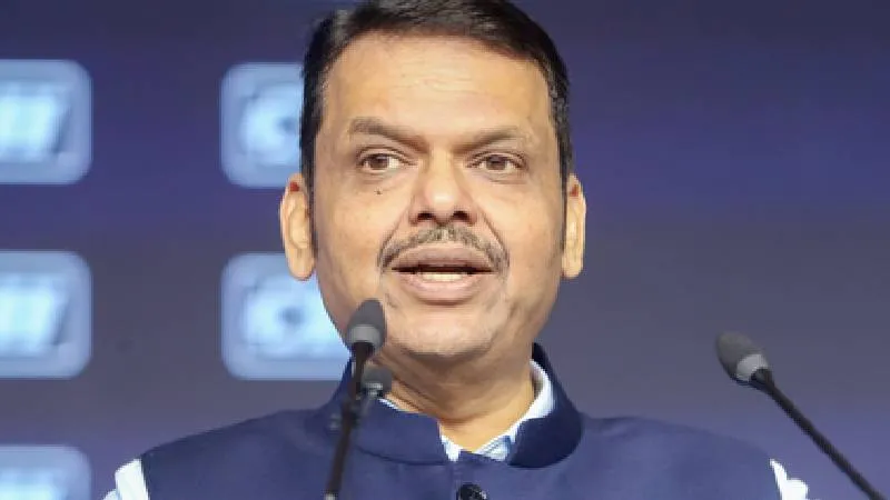 पेट्रोल-डीजल की कमी की आशंका पर सीएम फडणवीस की चेतावनी, जमाखोरी करने वालों पर होगी सख्त कार्रवाई