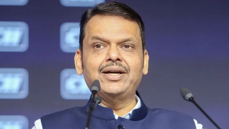 खाकी के सम्मान में बड़ा फैसला, फडणवीस सरकार ने दिया ₹1768 करोड़ का तोहफा, पुलिसकर्मियों के घर का सपना अब होगा पूरा