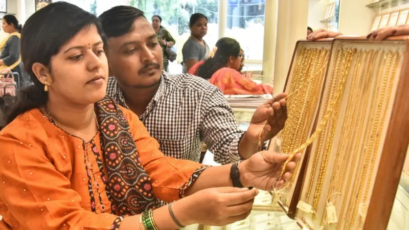 सोने और चांदी कीमतों में फिर से तुफानी उछाल, बाजार खुलते ही 2.60 लाख के पार, जानें आज के ताजा भाव