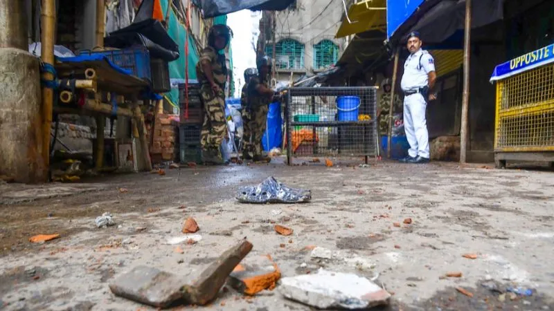 छत पर बम, तलवार, लाठियां… TMC दफ्तर में छापेमारी के दौरान हथियार बरामद, रची जा रही थी कौनसी साजिश?