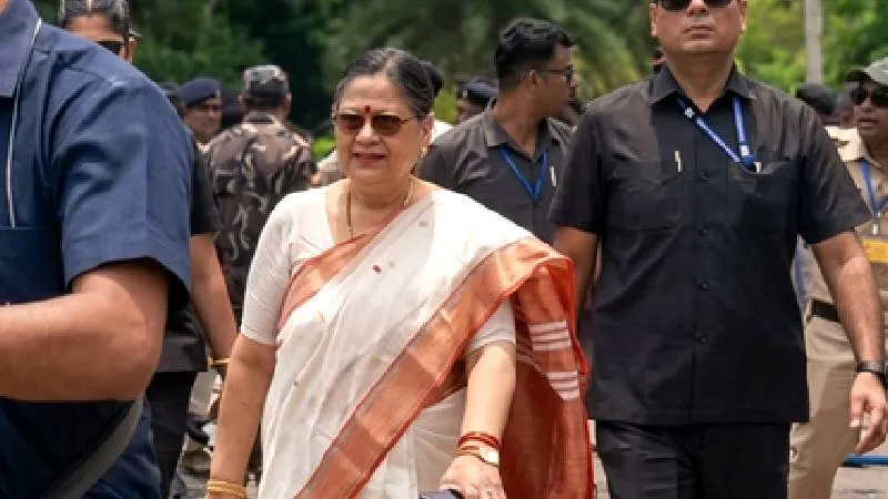 टीएमसी को झटका, सांसद काकोली घोष दस्तीदार ने सभी पदों से दिया इस्तीफा