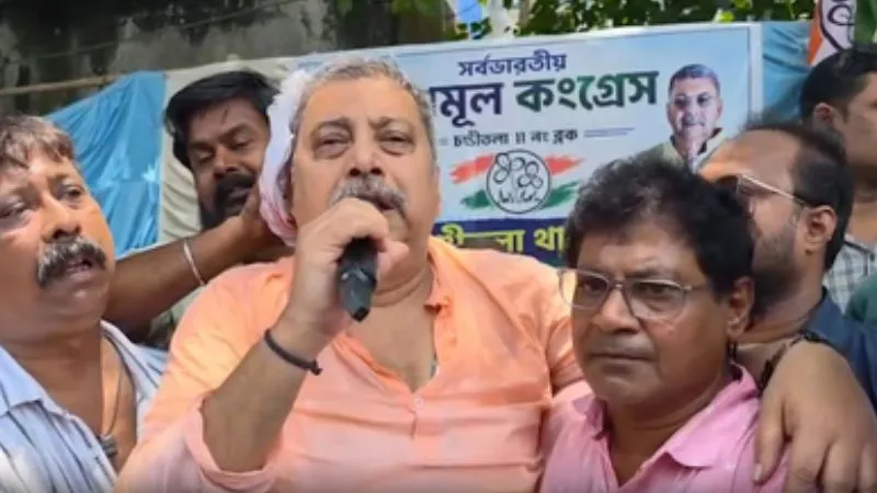अभिषेक के बाद TMC सांसद कल्याण बनर्जी पर हमला, सिर पर चोट लगने के बाद जमीन पर गिरे, BJP ने कहा- ड्रामेबाज
