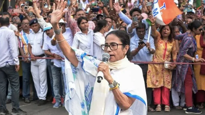 बंगाल में ममता के लिए काल बना 'डबल M' फैक्टर, मुस्लिम बहुल जिलों में भी BJP ने TMC को पछाड़ा; जानें सियासी गणित