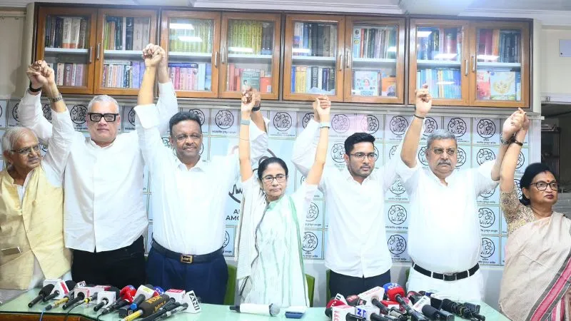 हार के बाद तिलमिलाईं ममता बनर्जी, इस्तीफा नहीं देने पर अड़ीं, कहा- हम चुनाव नहीं हारे