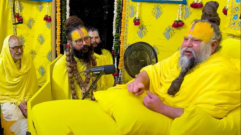 संत प्रेमानंद महाराज की तबीयत बिगड़ी… अनिश्चितकाल के लिए दर्शन और पदयात्रा रद्द, रात भर लाइन में लगे रहे भक्त