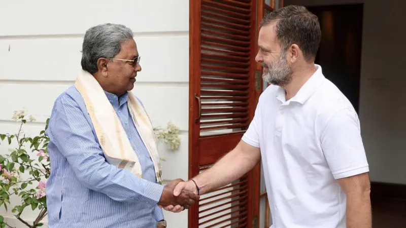 कुर्सी छोड़ी, लेकिन सरकार में कंट्रोल चाहते हैं सिद्धारमैया, दिल्ली में राहुल गांधी संग बैठक में क्या मांग लिया?