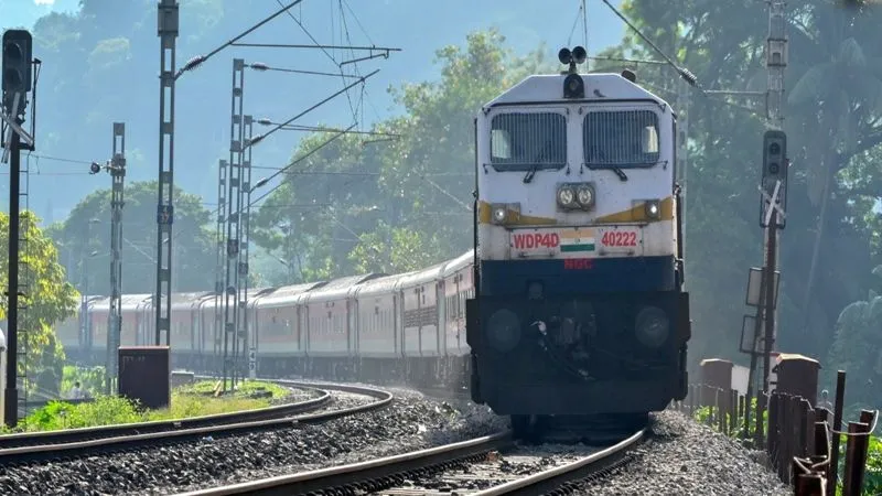 रेलवे में सरकारी नौकरी का सुनहरा मौका, RRB ने जारी किया 6,565 तकनीशियनों के लिए वैकेंसी, इस दिन से करें अप्लाइ