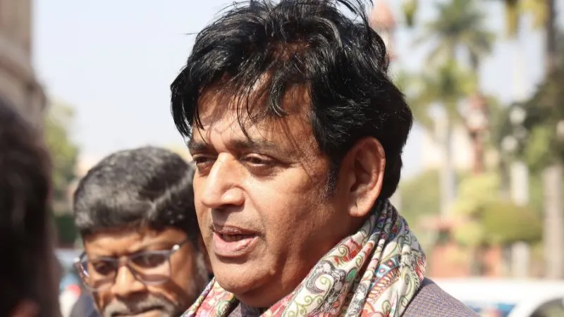 कैबिनेट विस्तार होते ही अयोध्या पहुंचे रवि किशन, रामलला के दर्शन के बाद किया बड़ा दावा, UP में गरमाई सियासत