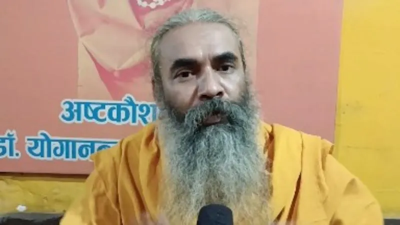 नमाज विवाद पर CM योगी का बयान, संत समाज में खुशी की लहर, CPI(M) ने बताया इसे दोहरी नीति