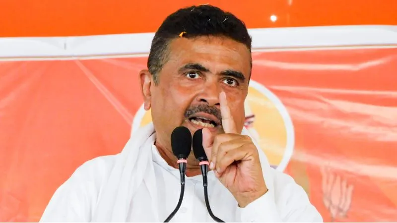 दीदी के गढ़ में BJP की सेंध! भवानीपुर में सुवेंदु अधिकारी ने बनाई बढ़त, ममता बनर्जी पीछे