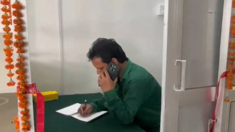 पिथौरागढ़ में जिला प्रशासन की नई पहल ‘हेलो हेल्पलाइन’ बनी लोगों का सहारा, घर बैठे दर्ज हो रहीं शिकायतें