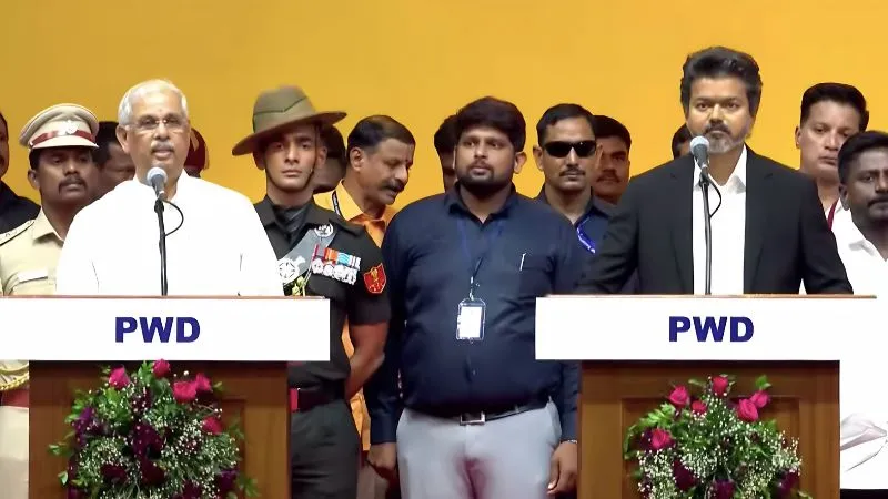 तमिलनाडु में थलपति सरकार... 9 मंत्रियों के साथ विजय ने ली मुख्यममंत्री पद की शपथ, राहुल गांधी भी रहे मौजूद