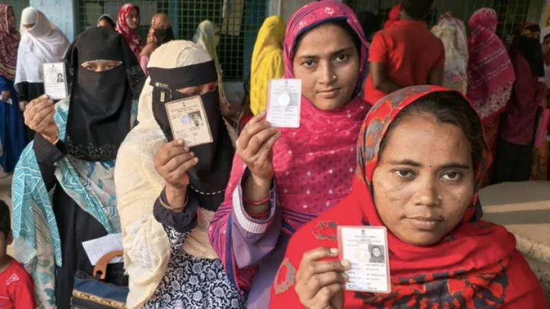 EVM से छेड़छाड़ के आरोपों के बाद बंगाल में दोबारा मतदान, 15 बूथों पर वोटिंग जारी; चुनाव आयोग ने दिए कड़े सुरक्षा के निर्देश