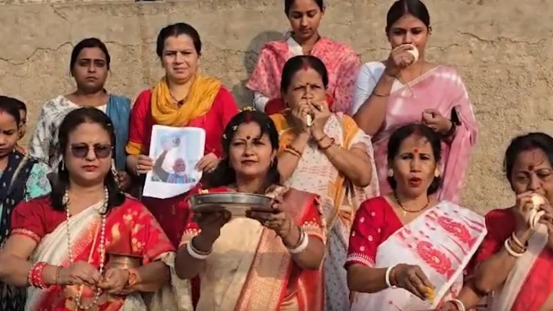 शक्ति की साधना, बंगाल फतह की कामना- BJP की जीत के लिए वाराणसी के गंगा घाट पर महिलाओं ने की विशेष पूजा