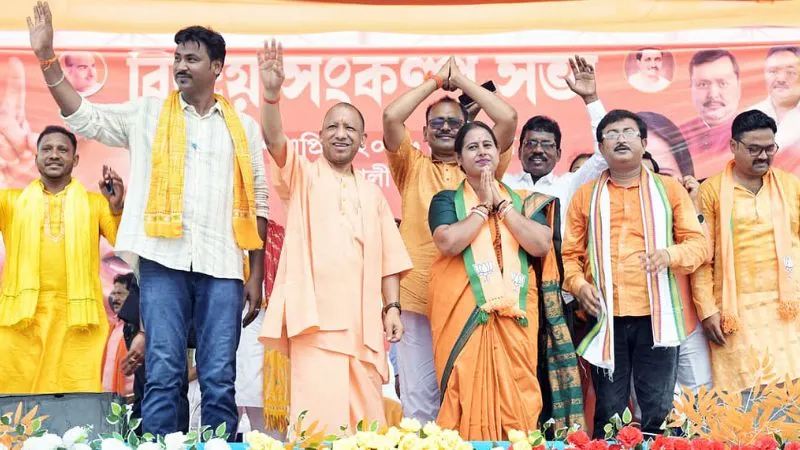 बंगाल में चला बुलडोजर बाबा का जादू, जिन सीटों पर गरजे सीएम योगी, उन सभी पर प्रचंड जीत की ओर बीजेपी