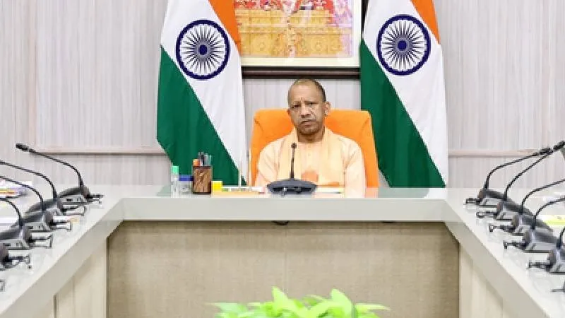 यूपी में आंधी-बारिश का कहर, कई जिलों में हादसे, सीएम योगी ने दिए मुआवजे के निर्देश