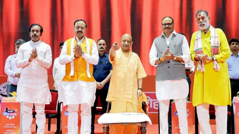 UP के विकास में लगेंगे ‘स्मार्ट पंख’- हर जिले में तैनात होंगे OTD सीएम फेलो, ₹50,000 सैलरी और लैपटॉप के साथ बनाएंगे वन ट्रिलियन इकोनॉमी की राह