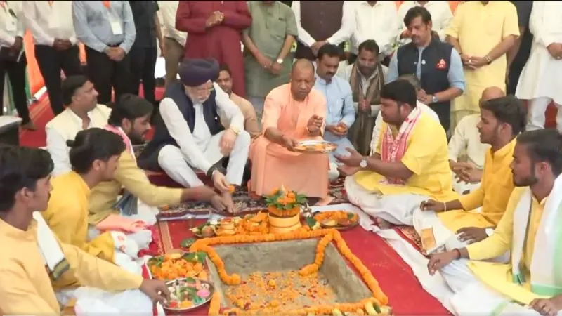 गोरखपुर को मिला इंटरनेशनल क्रिकेट स्टेडियम का तोहफा, CM योगी ने रखी नींव, बोले- पूर्वी UP के युवाओं के लिए ऐतिहासिक दिन