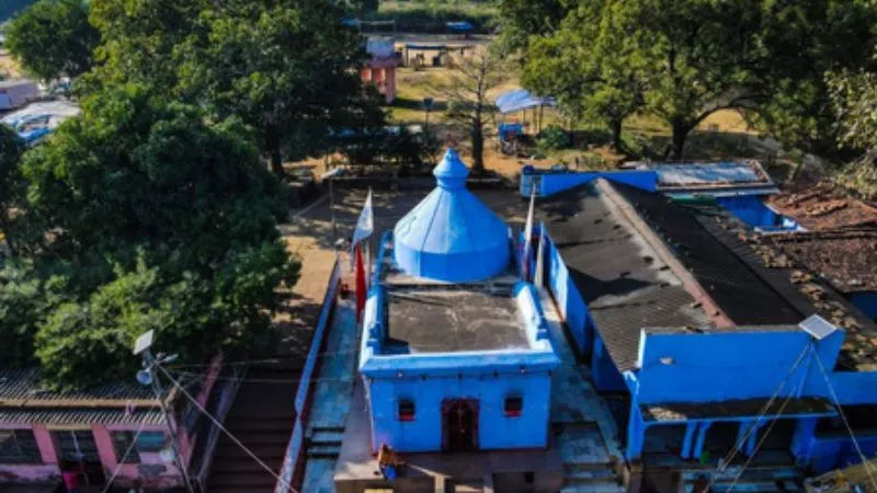कहां है मां भगवती का ये दिव्य मंदिर, जहां 9 नहीं 16 दिनों की होती है नवरात्रि, भक्त मनोकामना पूरी होने के लिए चढ़ाते हैं ये चीज़