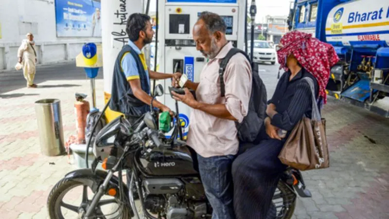 Petrol-Diesel फिर हुआ महंगा, 10 दिन में तीसरी बार बढ़ी कीमतें
