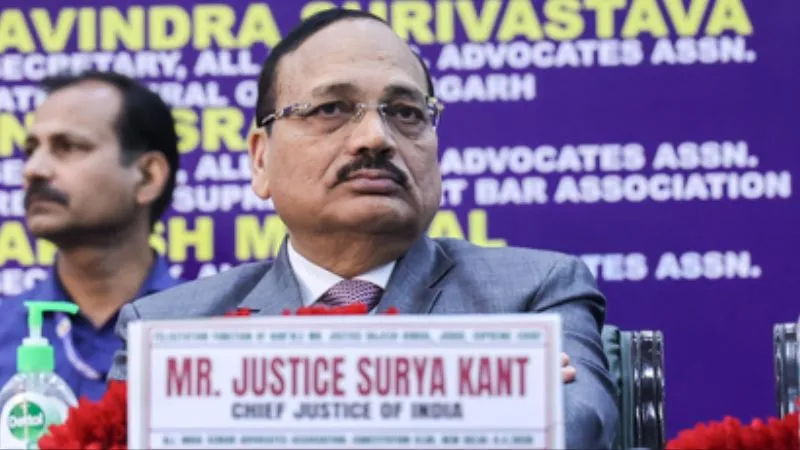 CJI सूर्यकांत को वकील की किस बात पर आया गुस्सा! सीधे CBI से कर दी एक्शन की मांग