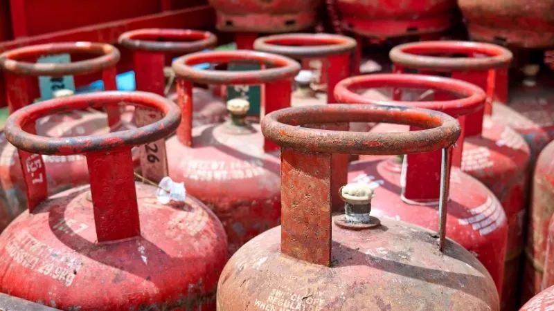 LPG Price Hike : चुनाव खत्‍म होते ही बड़ा झटका! 1000 रुपये तक बढ़े एलपीजी सिलेंडर के दाम, जानें नए रेट