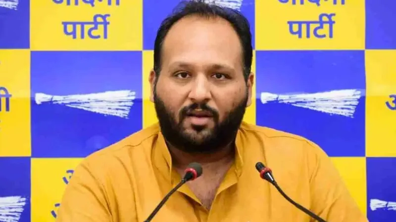 ‘गोवा में अपनी हार देख डरी BJP…’ दीपक सिंगला की गिरफ्तारी पर भड़की AAP, केजरीवाल-आतिशी ने उठाए बड़े सवाल