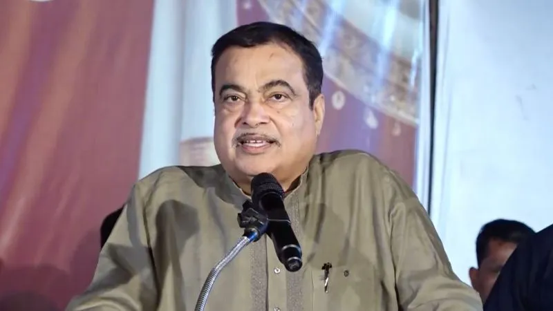 VIDEO: “जो करेगा जात की बात, उसको मारूंगा कस के लात” - नितिन गडकरी ने खुले मंच से दिया सख्त संदेश, Video हुआ वायरल