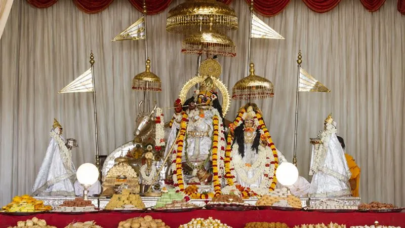 कहां है गोविंद देवजी मंदिर, जहां दर्शन कर भक्त विशेष पुण्य करते हैं प्राप्त, श्रीकृष्ण के प्रपौत्र ने किया था मूर्ति का निर्माण