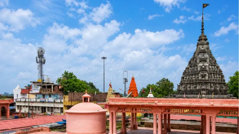 कहां है नारायण के पदचिन्हों पर बना ये दिव्य मंदिर, पितरों को मोक्ष की होती है प्राप्ति