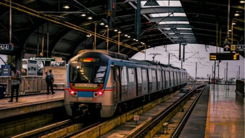 DMRC की चेतावनी, मेट्रो यात्रियों के लिए अलर्ट, बदल गया है इस स्टेशन का रूट