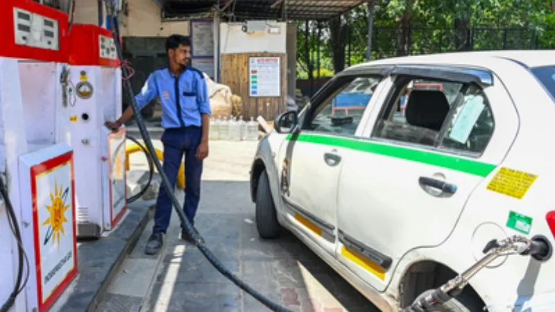 CNG Price Hike: पेट्रोल-डीजल के बाद CNG के बढ़े दाम, दिल्ली में इतने रुपये प्रति किलो हुई महंगी