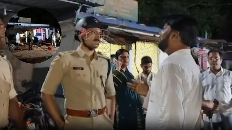 आसनसोल में बवाल, लाउडस्पीकर रोकने पर भड़की भीड़, पुलिस चौकी पर पथराव और तोड़फोड़, पुलिस ने दागे आंसू गैस के गोले
