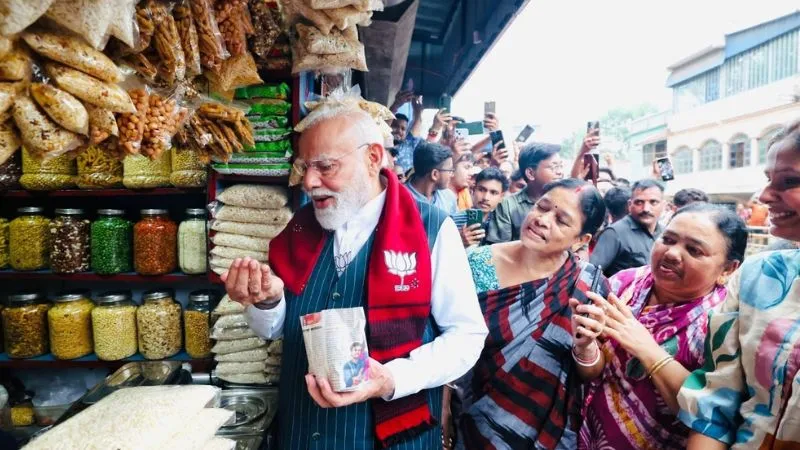 झालमुड़ी खाकर पीएम मोदी ने कर दिया खेला, झारग्राम सीट पर टीएमसी को बड़ा झटका, जानिए बीजेपी का हाल