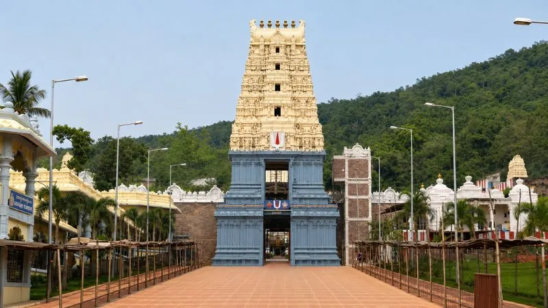 कहां है ये दिव्य मंदिर, जहां भक्त प्रह्लाद की रक्षा के लिए नारायण ने लिया था अवतार, बस इस दिन भगवान विष्णु का स्वरूप देखने का मिलता है मौका