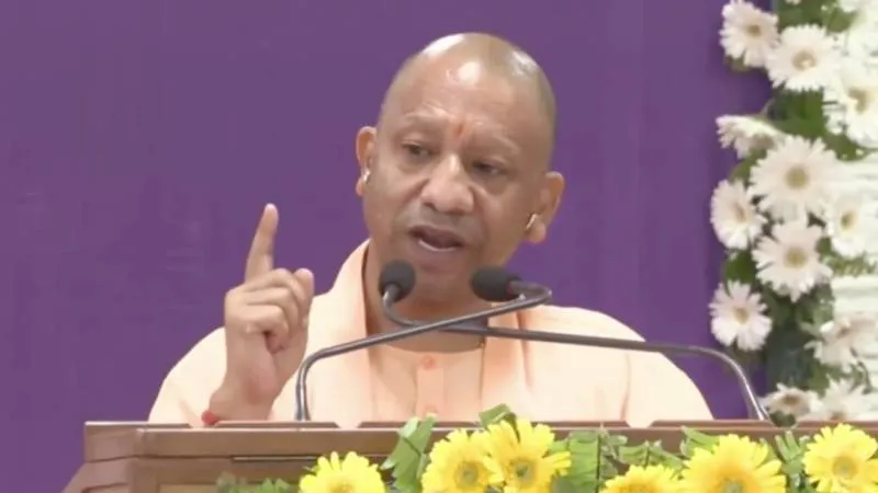 सीएम योगी ने 17 निवेशकों को यीडा में भूमि आवंटन पत्र सौंपे, निवेशकों ने यूपी के औद्योगिक विकास की तारीफ की