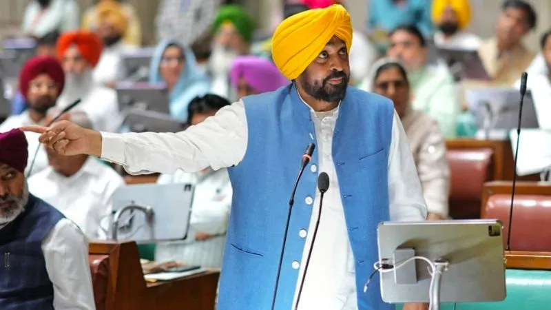 Punjab: भगवंत मान सरकार ने मजदूर दिवस के अवसर पर श्रम वर्ग को दिया तोहफा, सरकारी और प्राइवेट सेक्टर के श्रमिकों की मजदूरी 15% बढ़ेगी
