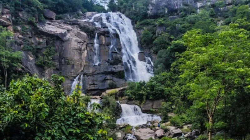 कहां है ये दिव्य और शांत स्थल, जहां बदलते मौसम में दिखते हैं प्रकृति के कई रंग, माता सीता से जुड़ी है मान्यता