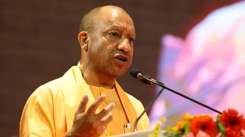 CM योगी ने शिक्षामित्रों को दिया मंत्र....प्यार से पढ़ाएं, मारपीट कभी नहीं, घर-घर जाकर बच्चों को स्कूल लाएं