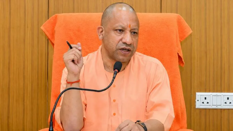 योगी सरकार में गोशालाओं से बदल रही ग्रामीण अर्थव्यवस्था, गोबर से महिलाओं और किसानों की बढ़ रही कमाई