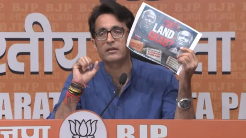 खड़गे परिवार पर जमीन घोटाले का बड़ा आरोप! BJP ने खोली 100 करोड़ की जमीन आवंटन की फाइल