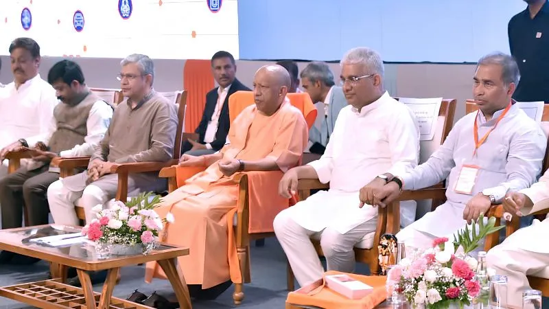 ‘मुख्यमंत्री इलेक्ट्रॉनिक्स मैन्युफैक्चरिंग को जेवर ले आए’, CM योगी के विजन को केंद्रीय मंत्री अश्विनी वैष्णव ने सराहा